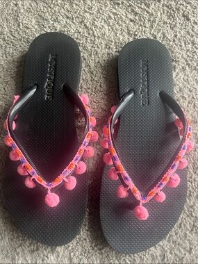 Mystique Handmade Resort Pom-Pom beaded Flip-Flops